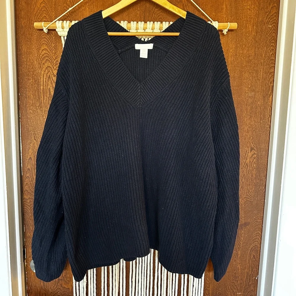 H&M V-Neck Ribbed Knit Sweater - Picture 1 of 5